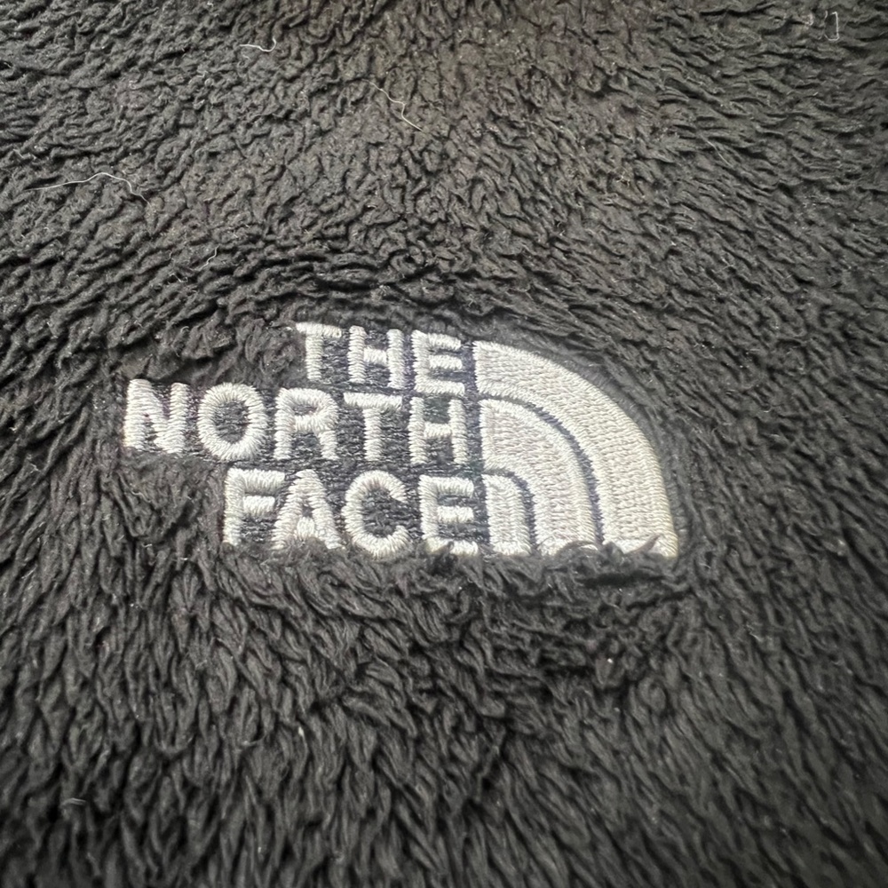 The North Face Women's Osito Fleece jacket, Black, Size Medium, Soft, Warm - Picture 2 of 10